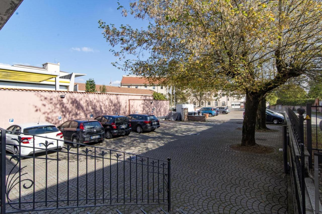 V12 Apartments - Vittoria 12 Novara Exterior photo